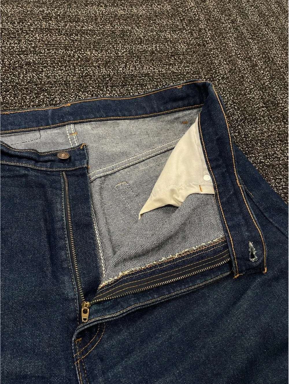 Levis tagged size
